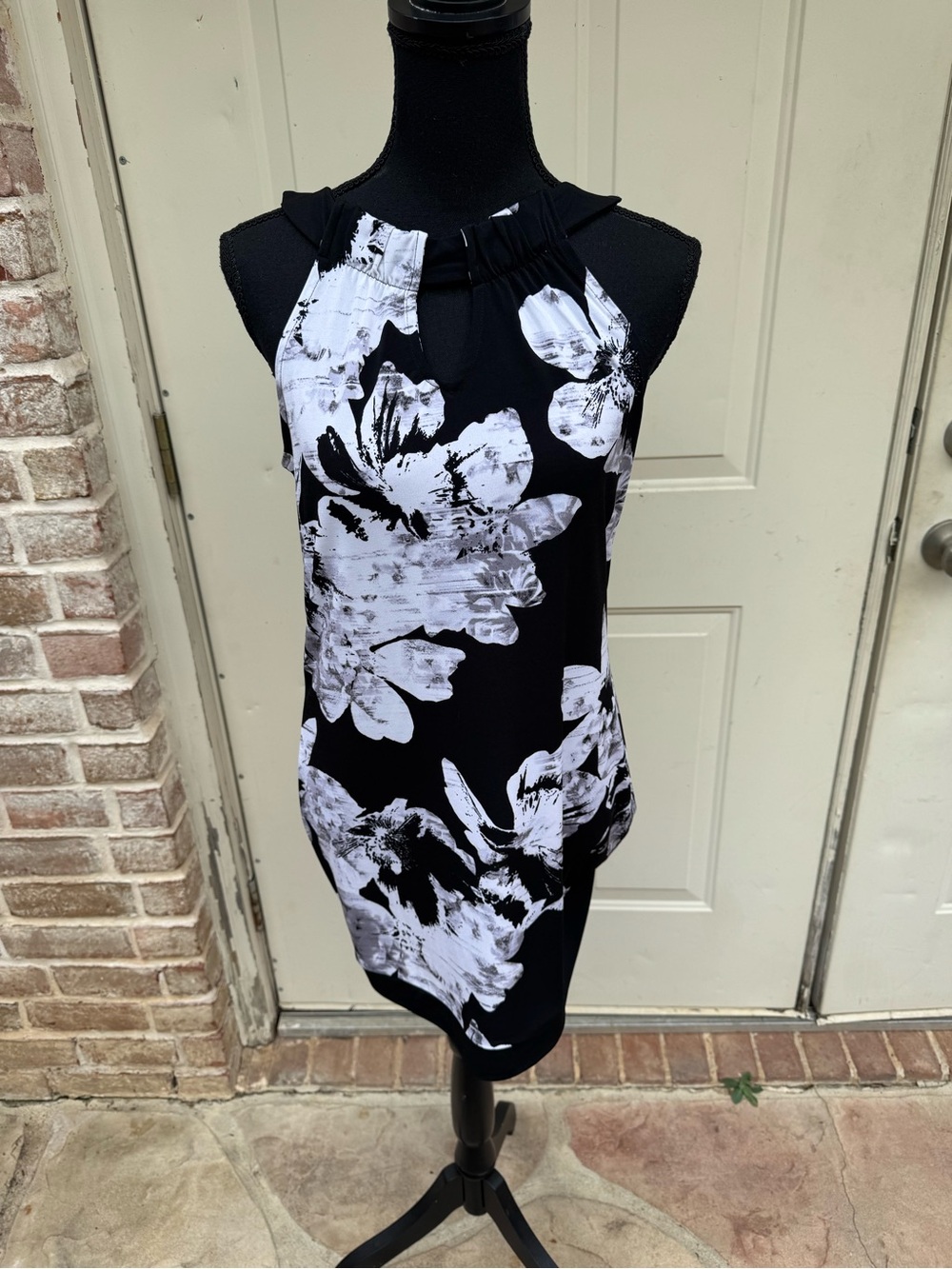 White House Black Market, Black & White, Floral, Halter, Tunic, Size S